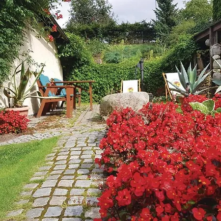 Nice In With 3 Bedrooms And Wifi Gardna Wielka