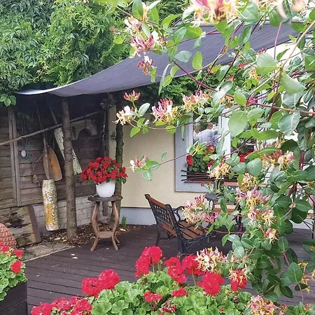 Nice In With 3 Bedrooms And Wifi Casa vacanze *