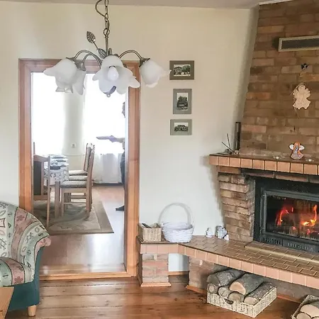 Nice In With 3 Bedrooms And Wifi Gardna Wielka