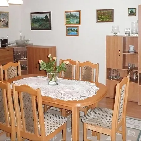 Nice In With 3 Bedrooms And Wifi Casa vacanze *