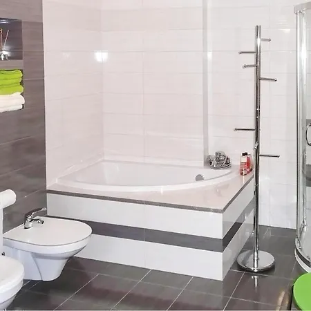 Nice In With 3 Bedrooms And Wifi Gardna Wielka