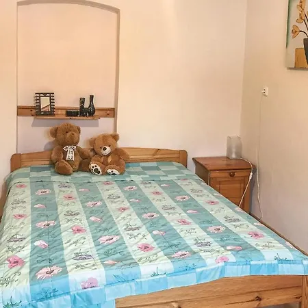 Nice In With 3 Bedrooms And Wifi Gardna Wielka